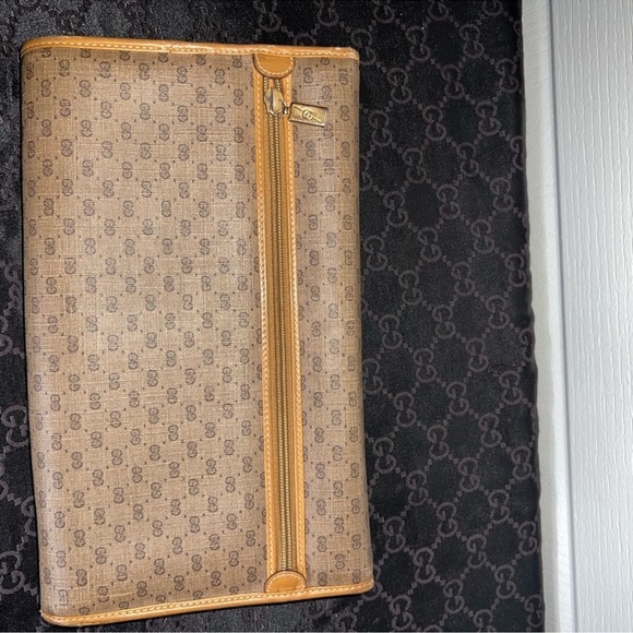 Vintage Gucci Clutch - Picture 4 of 7